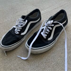 Vans Old Skool Shoes in Black/White